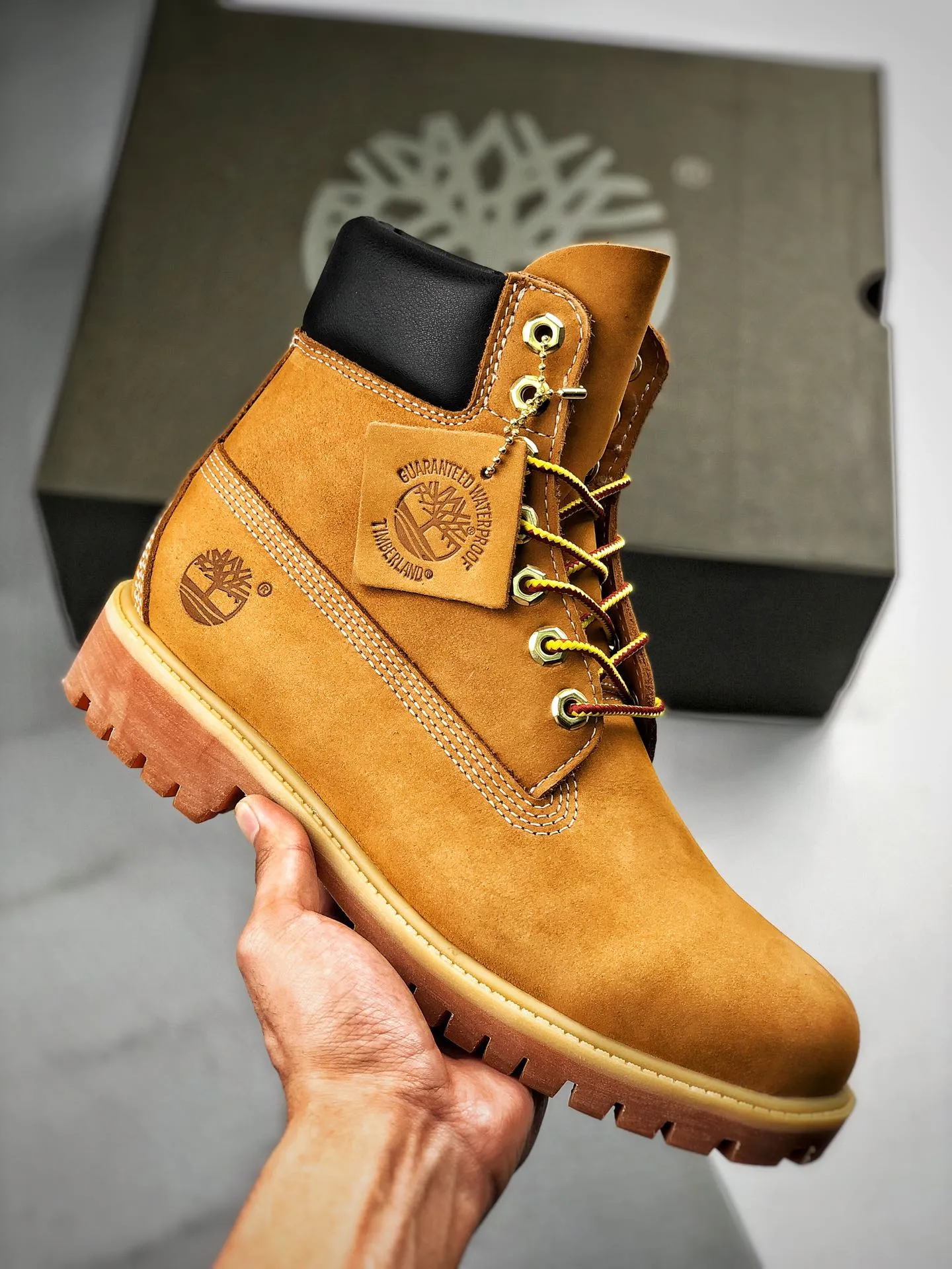💰520 (cost-effective version) 2024 Timberland/Timberland Original hardware molded shoelace buckle Newly upgraded top-notch technology Zhongshan original factory OEM Original imported waterproof leather Pure rubber wear-resistant outsole Horizontal folding dynamic water-repellent Original consistent full frosted leather collar Full cow lining Brand new original packaging shoe box The market exclusively supplies Timberland's new version of Timberland's packaging boxes and accessories. The four-line computer stitching is made of imported first-layer nubuck leather to resist water splashing. Anti-fatigue shock-absorbing honeycomb PU insole. Lightweight anti-slip rubber foam combination sole. Timberland 6 Inch Leather Boots Timberland classic outdoor 6-inch rhubarb. Size: Female 35.5 36 37 37.5, 38 38.5 39 Men's Timberland classic outdoor 8-hole 39.5 40 41 41.5 42 43 44 45 (leather shoe size: one size larger than sports shoes!)